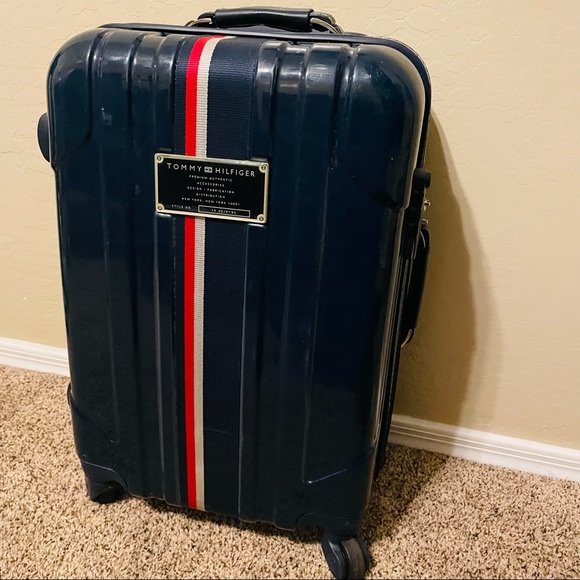 Tommy Hilfiger Lochwood 21" Hardside Carry-On Luggage Suitcase in Navy Blue - Picture 5 of 15